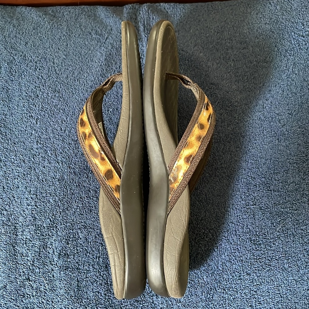 Vionic Tide ll flip flops - Picture 3 of 7